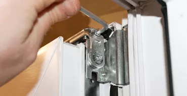 Регулировка пластиковых окон цена от 290 ₽ в Санкт-Петербурге | Оконные мастера